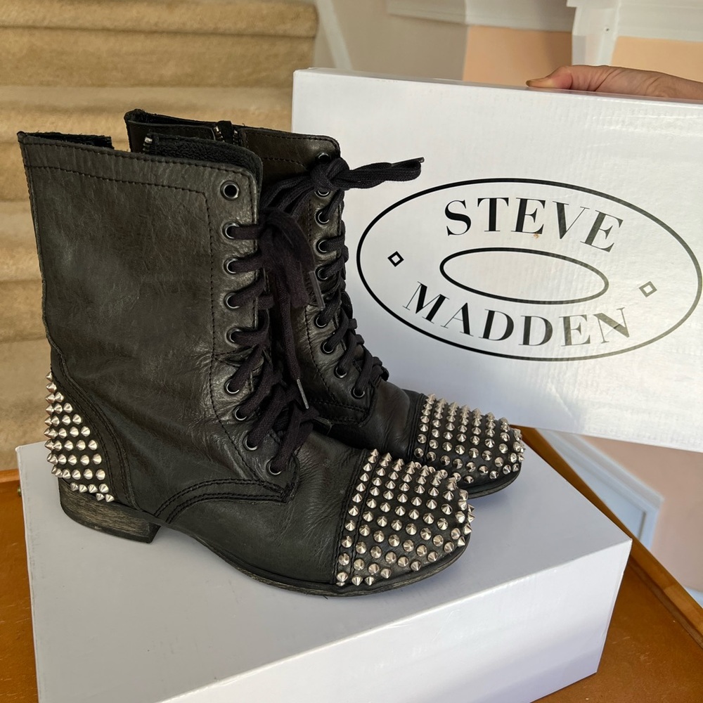 Steve madden Tarnney combat studded lace up boots
